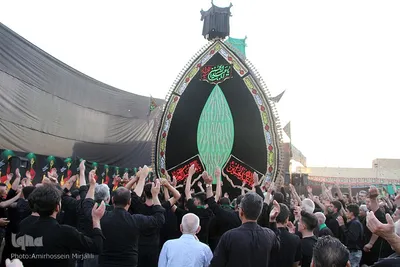 آیین نخل گردانی ظهر عاشورا در شاهدیه یزد