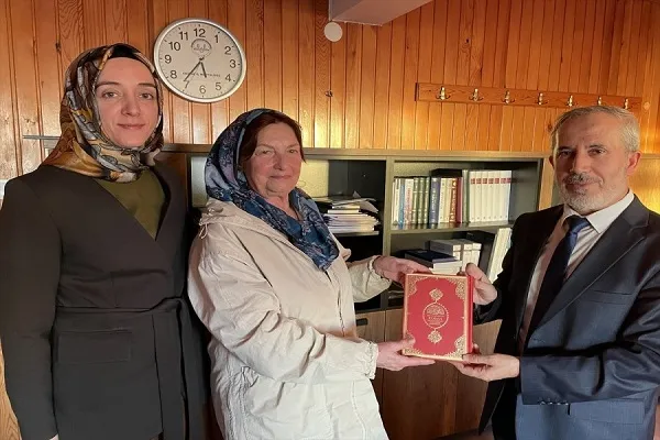 80 yaşındaki Bulgar kadın Müslüman oldu