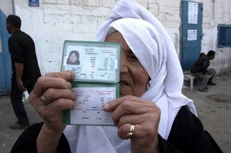 Siyonistler onlarca Filistinliyi topraklarından çıkarıyor