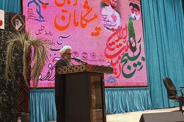 تبیین دین مبین اسلام وظیفه ذاتی روحانیت است