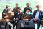 از سمت راست: جمال عالمی‌نیسی، فرماندار اهواز، آیت‌الله سیدعلی شفیعی، نماینده مردم خوزستان در مجلس خبرگان رهبری، غلامرضا شریعتی، استاندار خوزستان، آیت‌الله محسن حیدری، نماینده مردم خوزستان در مجلس خبرگان رهبری