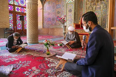 محفل انس با قرآن در مسجد نصیرالملک‎ شیراز