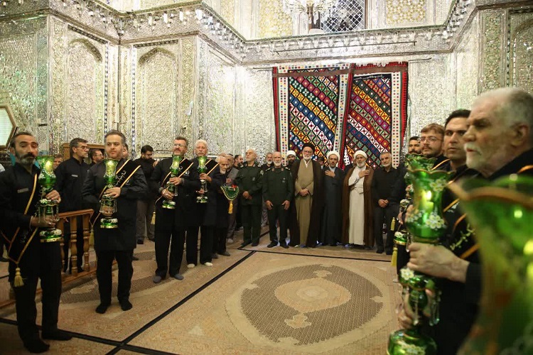 غبارروبی حرم آستانه شیراز