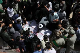 وداع شیرازی ها با محیط بانان شهید در حرم شاهچراغ(ع)‎‎