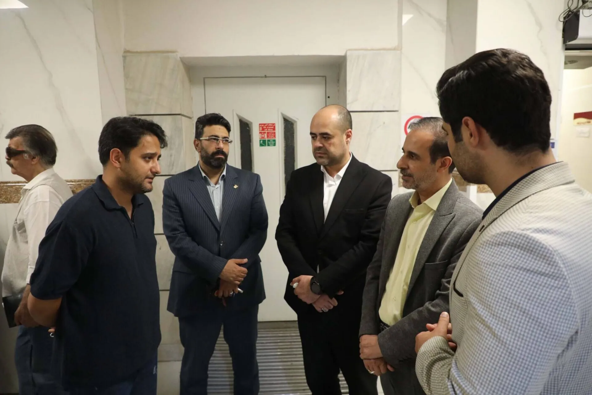 معاون صدا همراه با مدیران و پیشکسوتان رادیو به عیادت بهروز رضوی رفتند