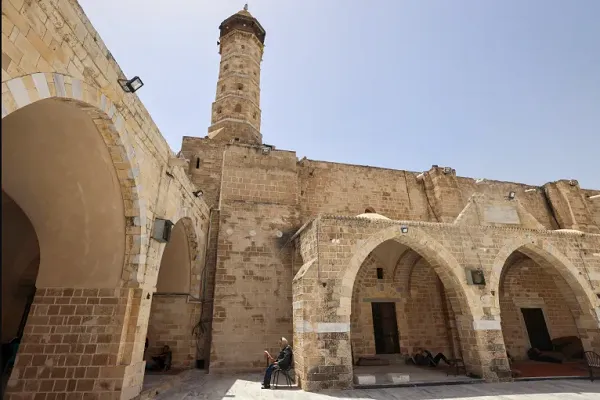 المسجد العمري.. قصة أقدم مسجد في غزة دمّره الاحتلال
