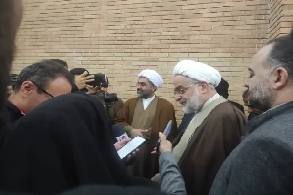مشارکت در انتخابات ادای دین به نظام و انقلاب است