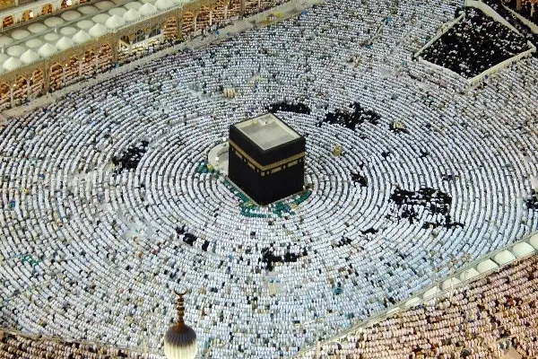 عشق و تعبد اینجاست