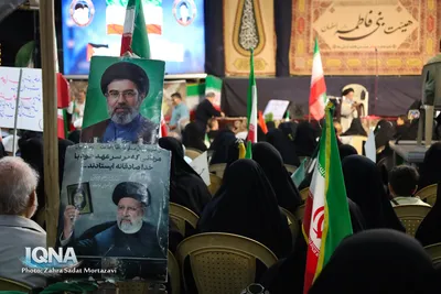 زنجیره مردمی حمایت از عفاف و حجاب در میدان شهدای اصفهان