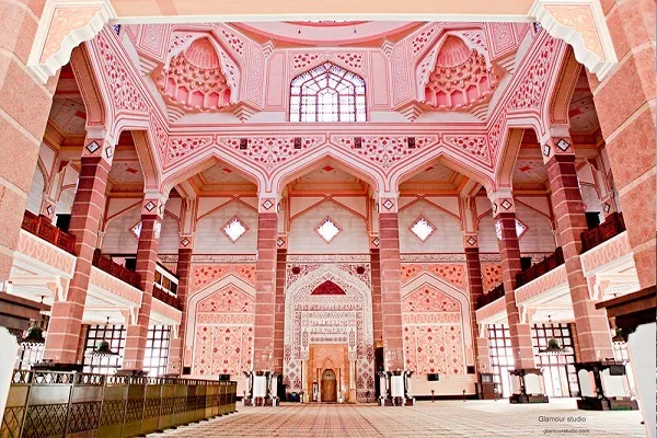  د ملایشیا د پوترا جومات په هال کې د اسلامی معمارۍ ځلا(فلم)