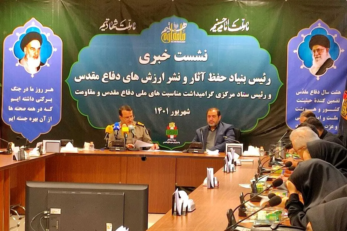 دیدار خانواده شهدا با رهبر انقلاب و رونمایی ۲۴۰ کتاب در هفته دفاع مقدس + فیلم