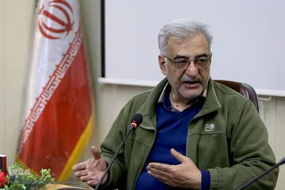 نشست نقد و بررسی کتاب «من و آقای همسایه»