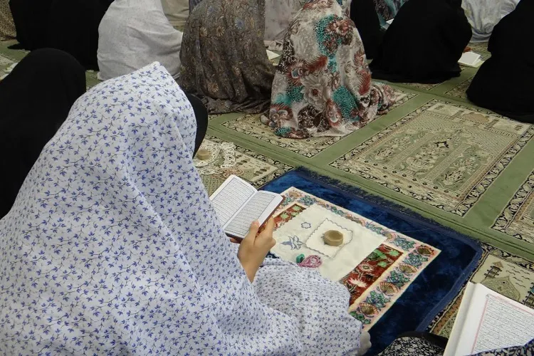 برگزاری اعمال ام داوود در مسجد دانشگاه تبریز