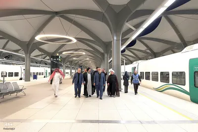 بدرقه زایران کشورمان از مدینه به مکه با قطار سریع السیر