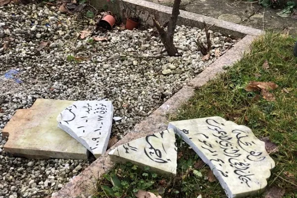 Almanya'da ırkçı saldırı: 32 Müslüman mezarı tahrip edildi