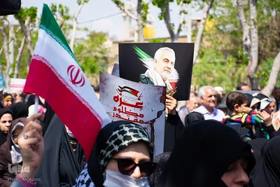 راهپیمایی مردم اصفهان در حمایت از عملیات «وعده صادق»