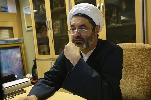 فخرزاده: ادبیات انقلاب متولی ندارد/ وزارت ارشاد این حوزه را کاملاً رها کرده است