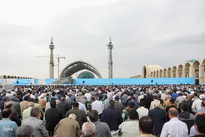 اقامه نماز عید فطر به امامت رهبر معظم انقلاب اسلامی در مصلای امام خمینی (ره)