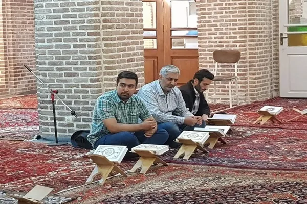 کرسی تلاوت در مسجد استاد و شاگرد تبریز
