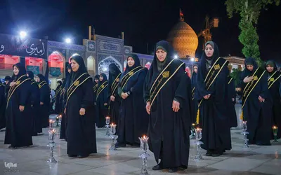آئین لاله گردانی شام غریبان در حرم شاهچراغ(ع)