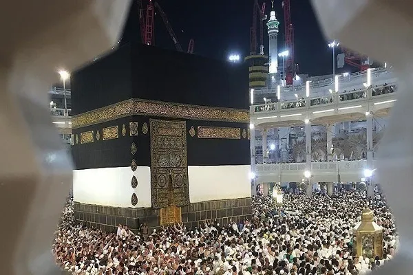 المسجد الحرام يلحق بـ