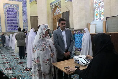 حضور زوج‌های جوان یزدی در پای صندوق‌ رأی‎