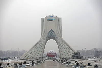 Teheran trägt ein weißes Kleid!