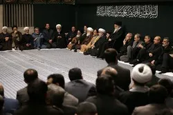 Trauerfeier zum Martyrium von Fatima Zahra (s.a.) im Beisein von Imam Chamenei