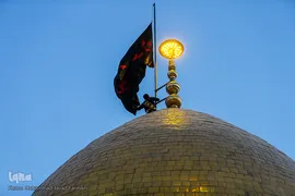 برافراشتن پرچم حرم امام حسین (ع) بر گنبد کربلای ایران