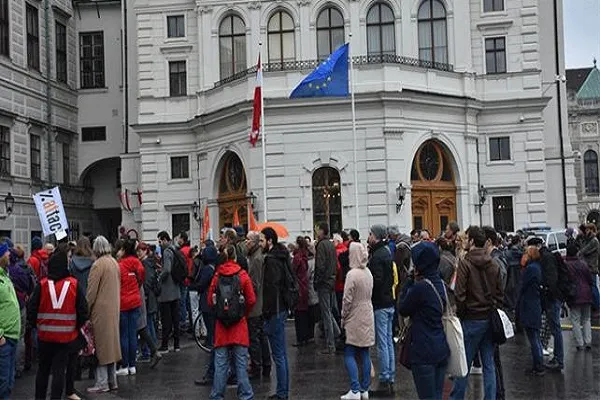 Avusturya'da hükümetin Müslüman ve mülteci karşıtı politikaları protesto edildi