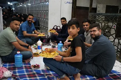 سفره‌های افطاری در جوار آستان علوی
