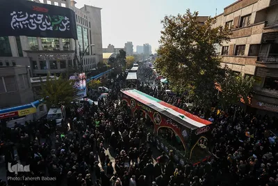 تشییع پیکرهای ۱۰۰ شهید گمنام از مقابل دانشگاه تهران