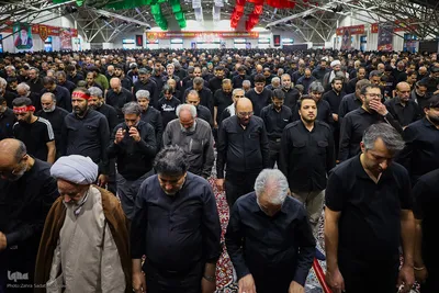 قافله عزاداری و نماز ظهر روز عاشورا در اصفهان
