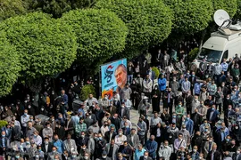 تشییع پیکر هنرمند انقلابی حاج نادر طالب‌زاده