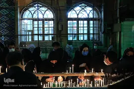 روشن کردن هزاران شمع در شب شام غریبان حسینی/ چهارراه گلوبندک