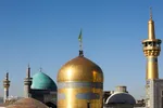 تعویض پرچم گنبد حرم امام رضا(ع)
