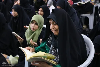 مراسم دعای عرفه در گلستان شهدای اصفهان