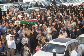تشییع پیکر مادر 4 شهید دوران دفاع مقدس در شهیدآباد فارس
