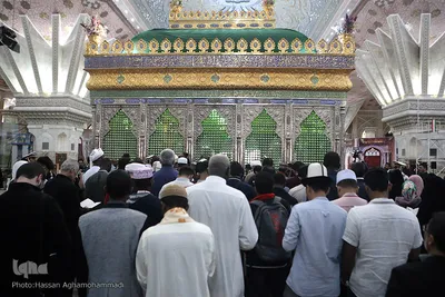 ادای احترام شرکت‌کنندگان در مسابقات بین‌المللی قرآن به امام راحل
