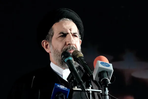 حرکت شهید سلیمانی در زیر پرچم حسینی بود / بزرگترین برج پرچم ایران سیاهپوش شد