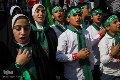 تشییع شهید گمنام با حضور دانش‌آموزان در اهواز