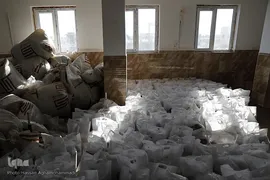 توزیع ۳۰۰بسته معیشتی اقلام ضروری مواد غذایی «هم نمک» میان خانواده های بی بضاعت و محروم روستاهای جازموریان، در جنوب کرمان