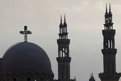 مسلمون يخمدون حريقاً داخل كنيسة في مصر