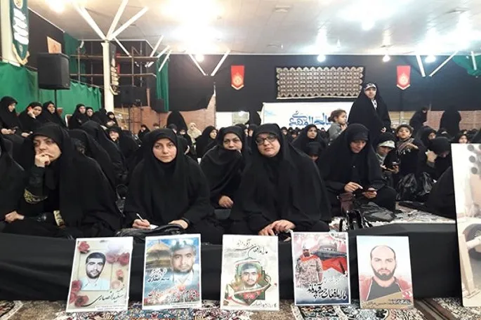 خانواده شهدا بدون توقع مدافع انقلاب هستند