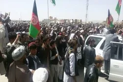په غزني کې سلګونو کسانو د سولې په تړاو لاریون وکړ