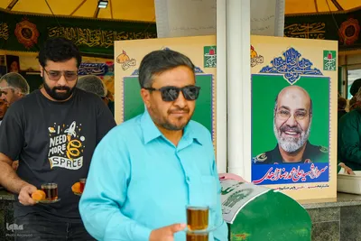 خادمی رزمندگان لشکر‌۱۴ امام حسین(ع) اصفهان در چایخانه حضرت رضا(ع)