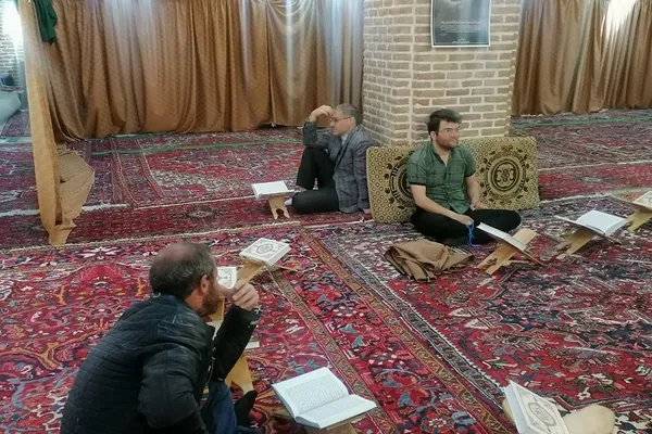 کرسی تلاوت در مسجد استاد و شاگرد تبریز
