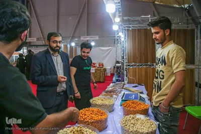 بازدید مسئولین از نمایشگاه قرآن و عترت شیراز