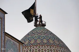 آیین تعویض پرچم گنبد حرم مطهر حضرت شاهچراغ (ع)
