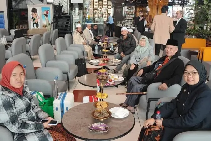 Nagsisimulang Dumating ang mga Kalahok para sa Ika-41 na Iran na Pandaigdigan na Paligsahan sa Quran